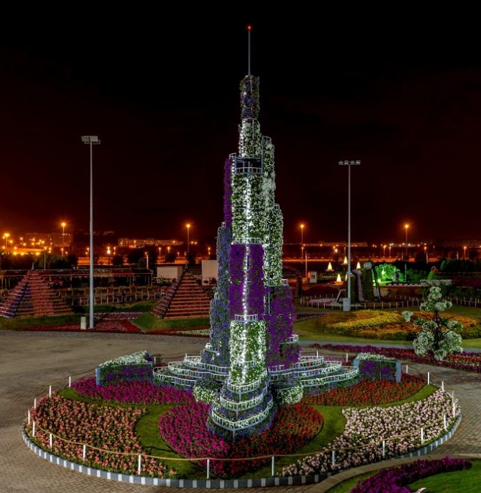 Цветочная копия башни Халифа в парке цветов, Дубай