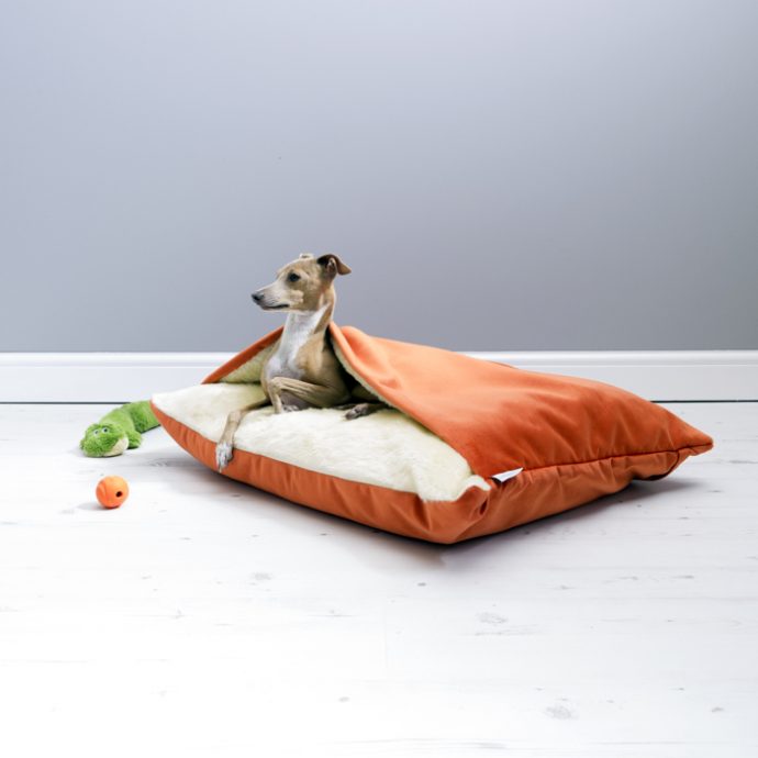 charley-chau-snuggle-bed-velour-tangerine-01