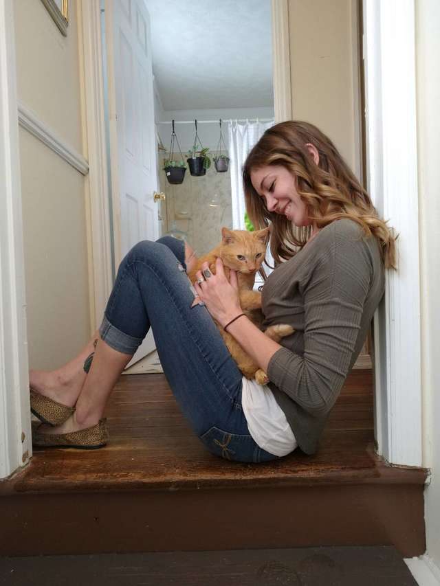 девушка с котом